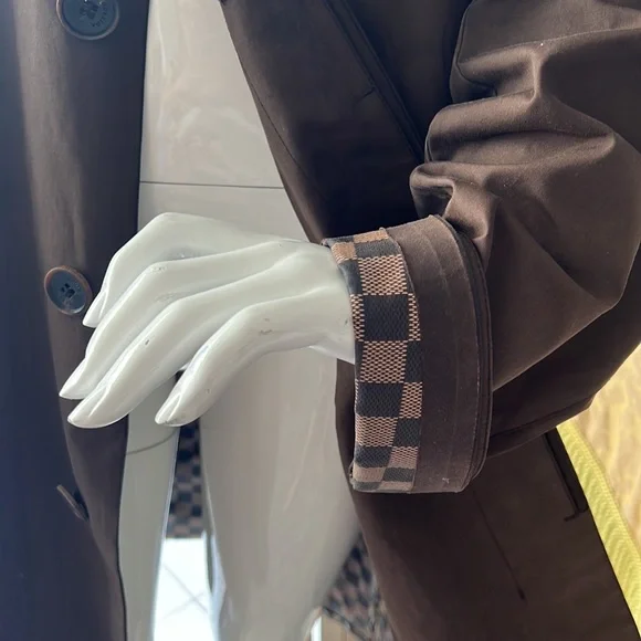 Original Louis Vuitton rain coat - Picture 3 of 14